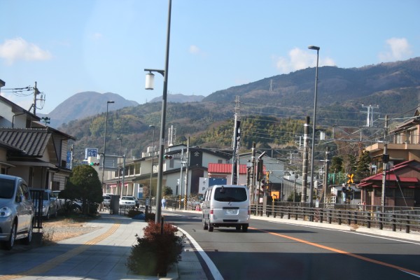 箱根登山鉄道と併走する国道1号