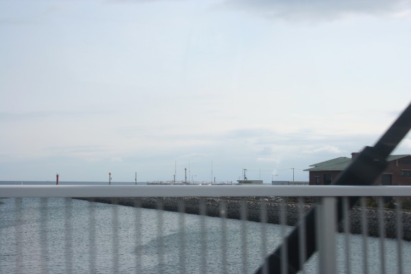 橋から洲本港を望む